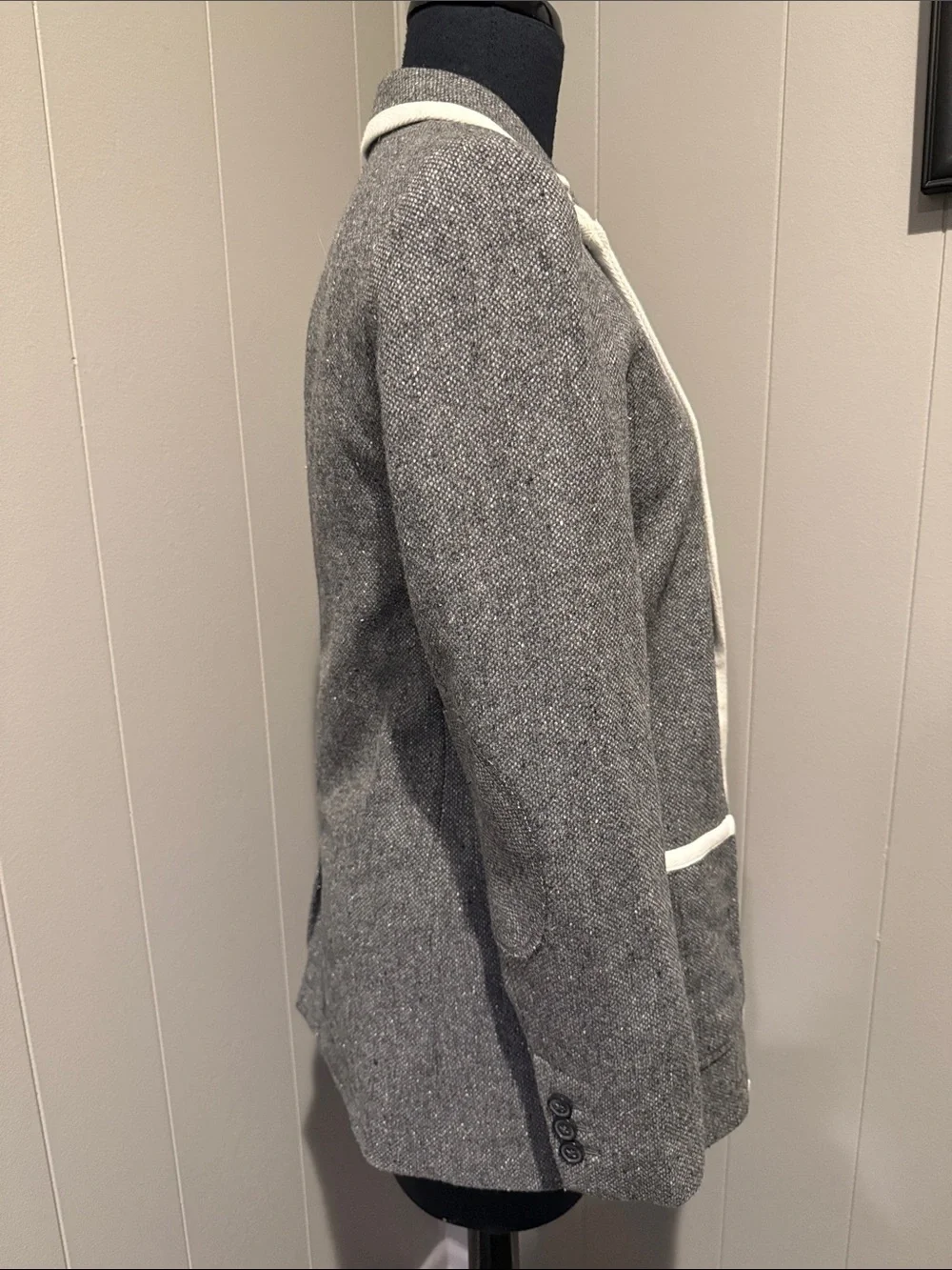 E Banana Republic Women’s Petite 6 Gray Jacket with Cream Trim Accents